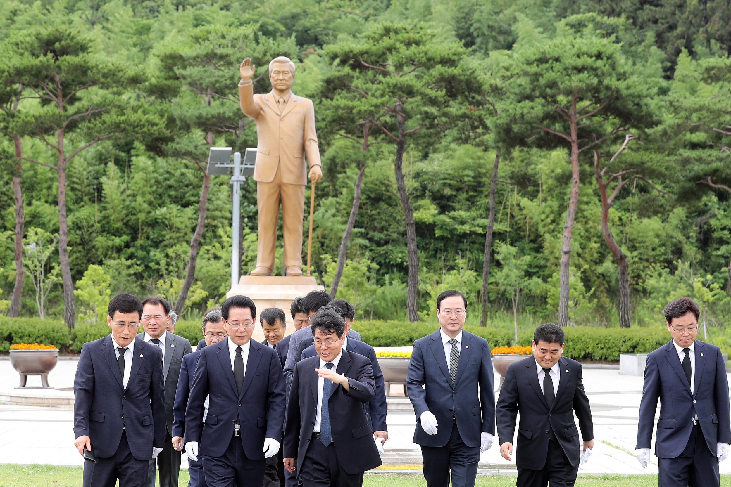 김대중대통령동상 참배3