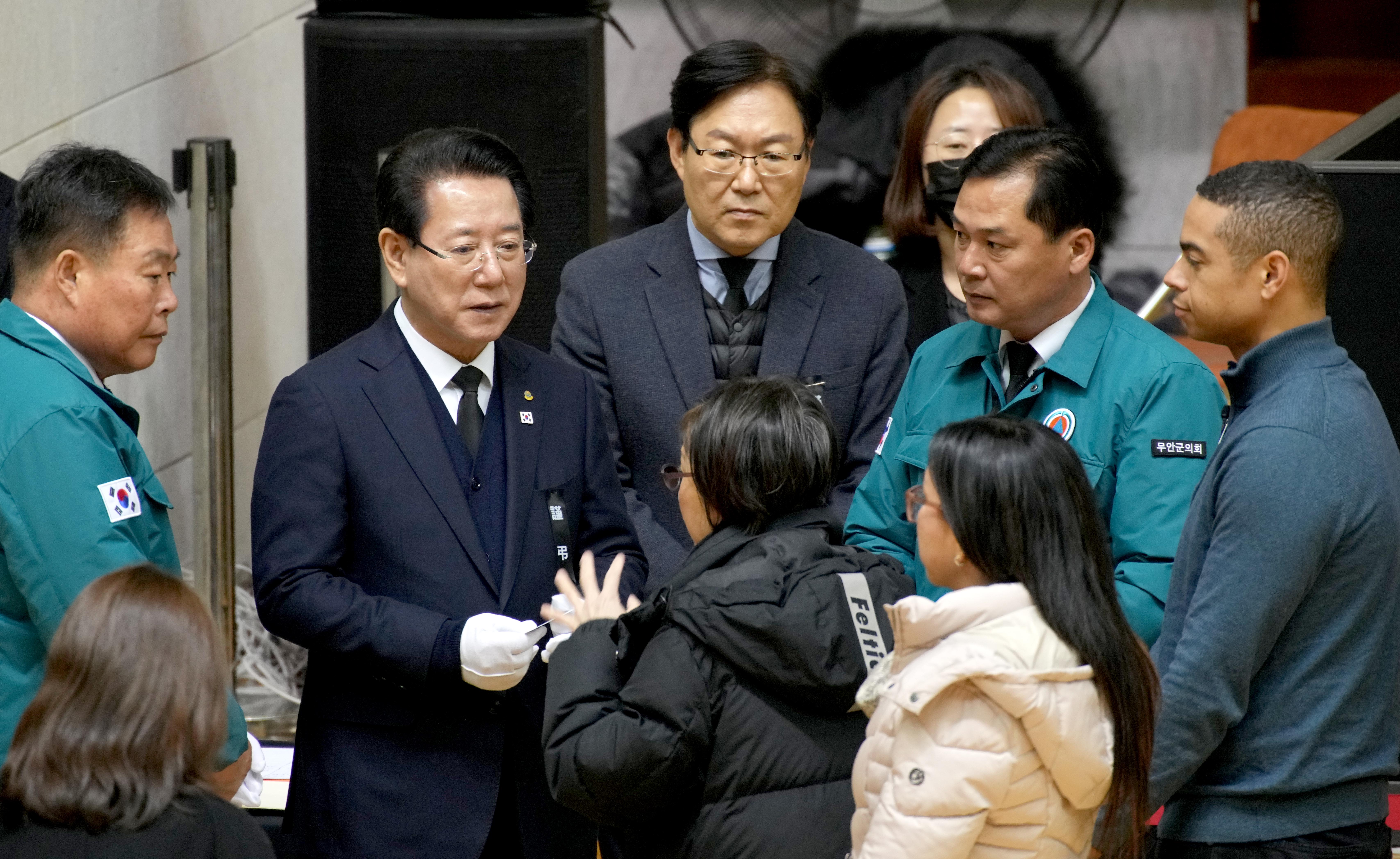 합동분향소 조문객 맞이하는 김영록 전라남도지사3