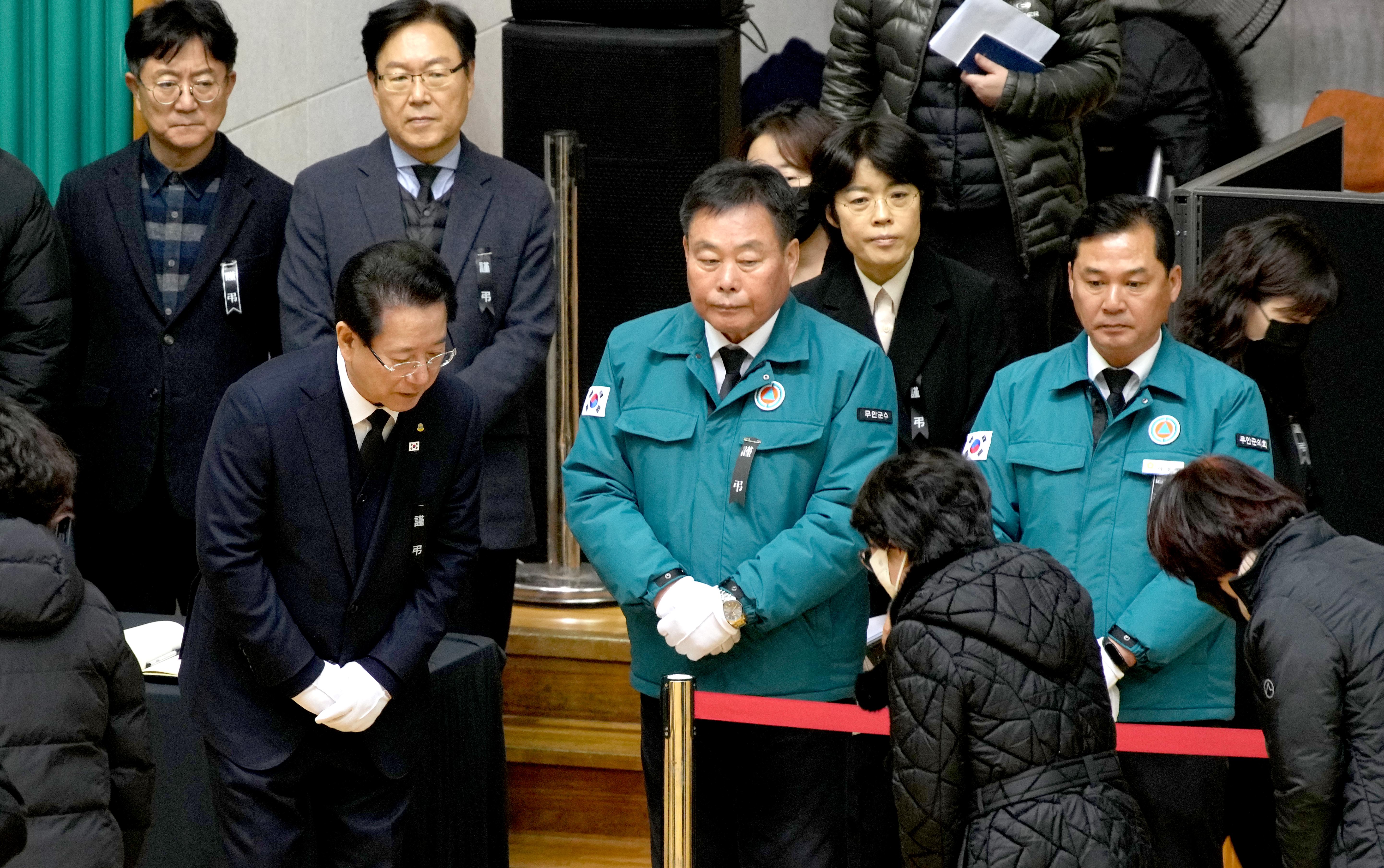 합동분향소 조문객 맞이하는 김영록 전라남도지사4