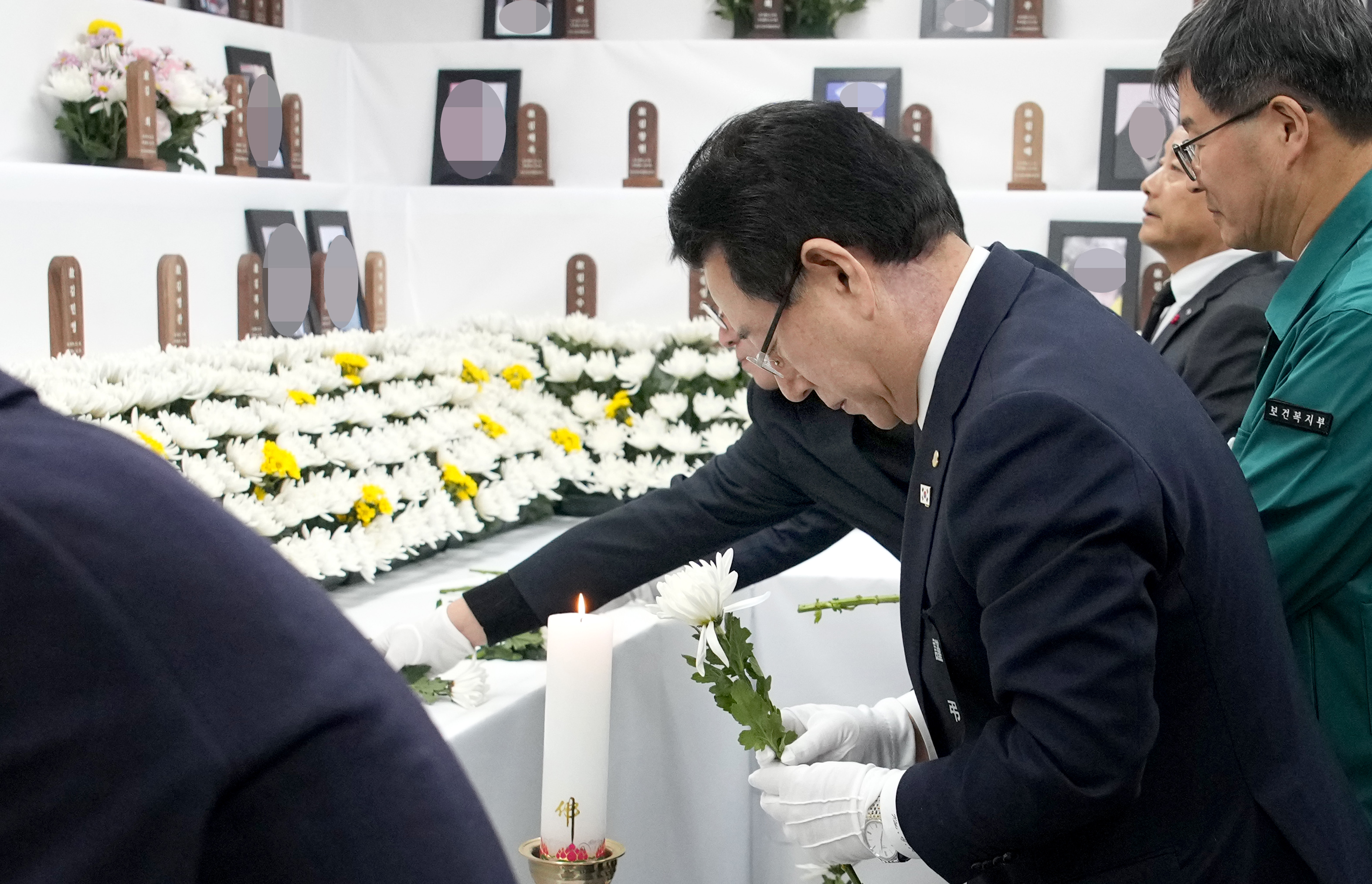 무안공항 합동분향소 찾은 김영록 전남도지사1