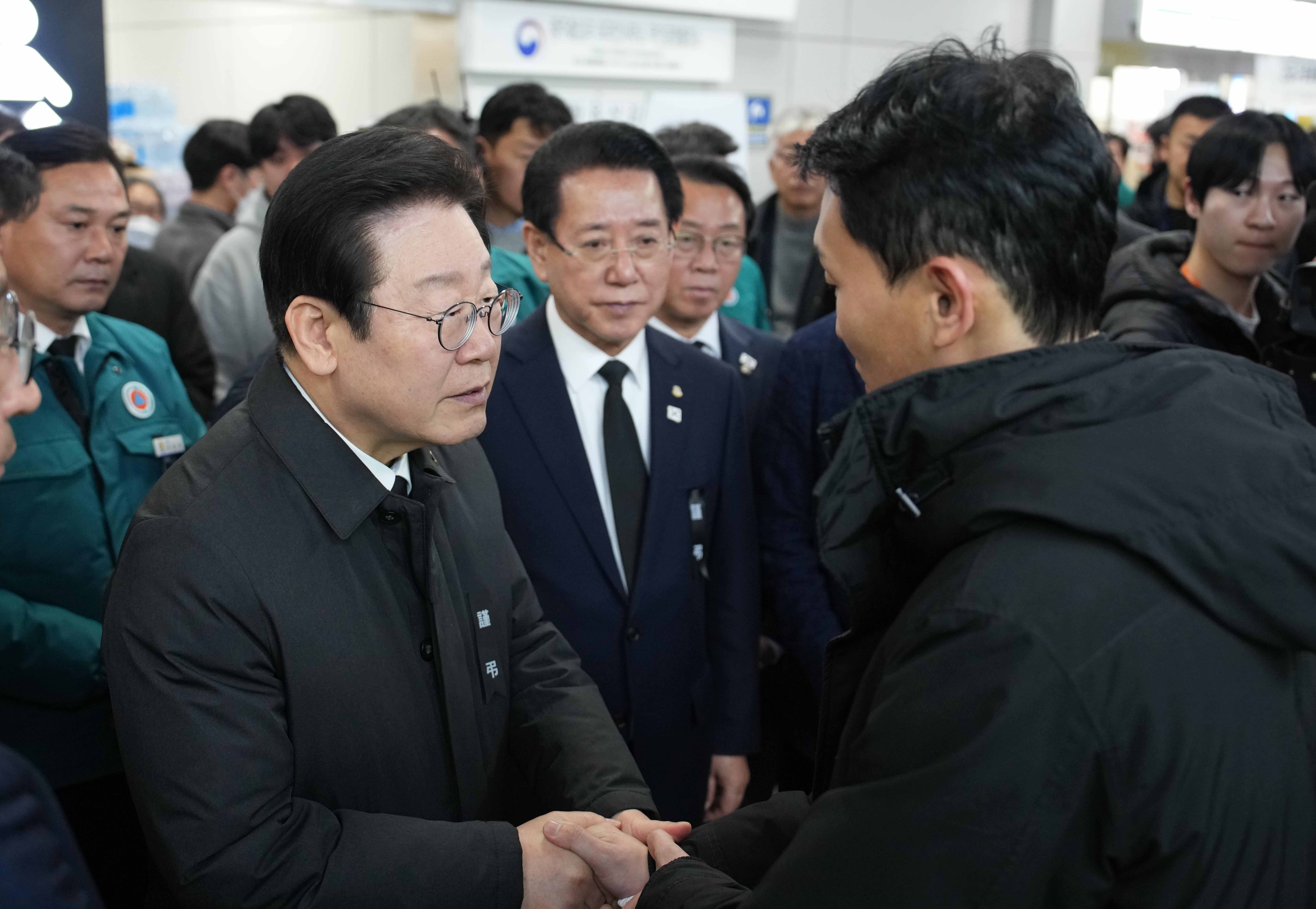 무안공항 합동분향소 찾은 이재명 더불어민주당 대표6