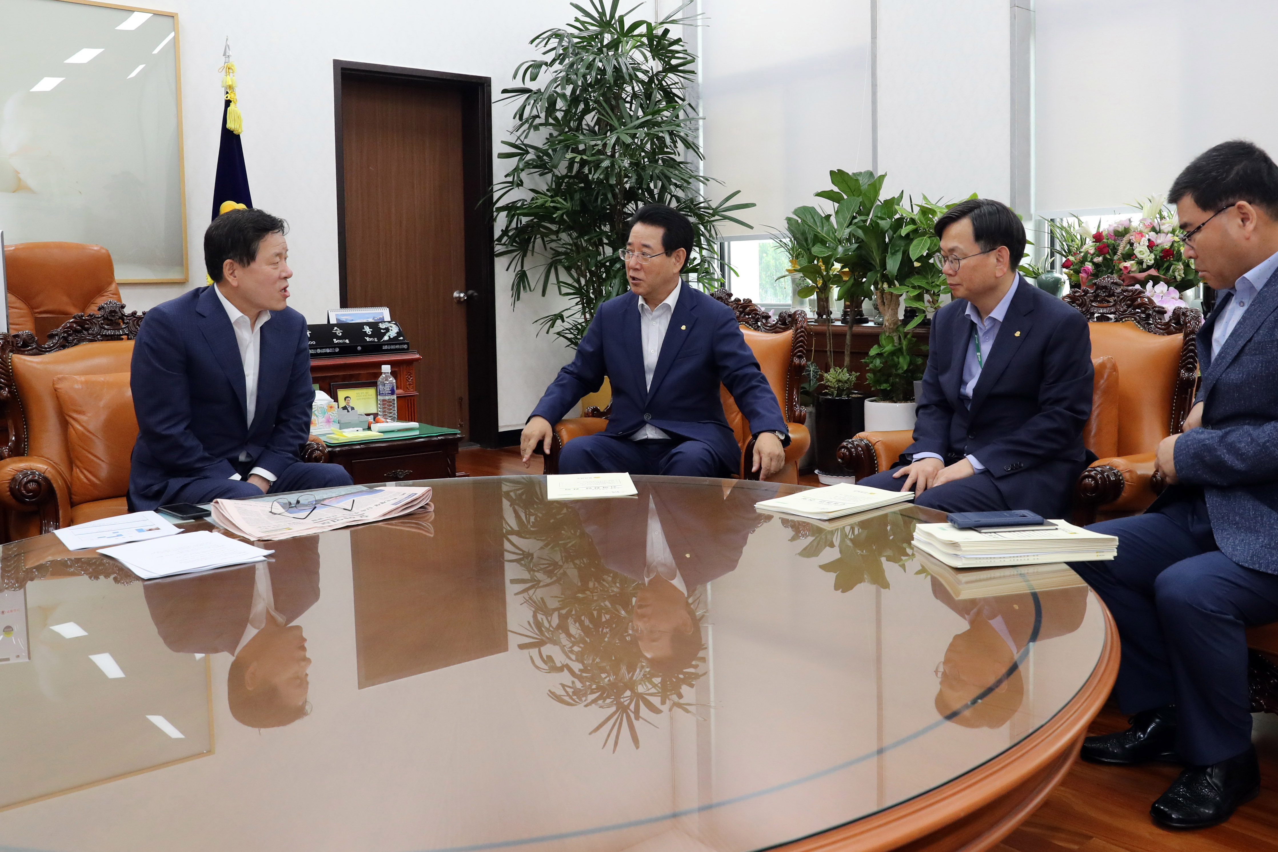 국회부의장과 상임위원장 만나 국고지원 요청2