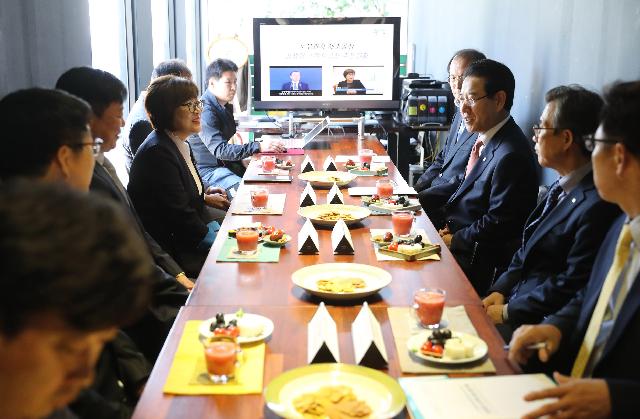 김영록 지사, 지역기업 기살리기 현장 투어