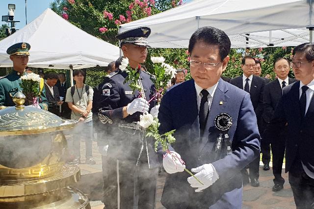 김대중대통령 서거9주기 공식 추모행사에서 헌화, 분향