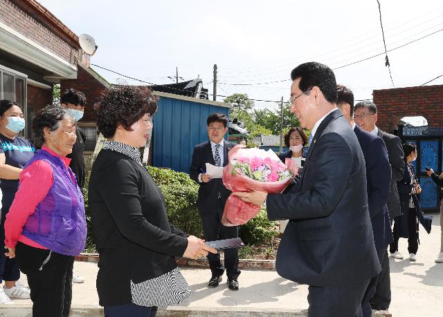 제48회 어버이날 기념 3대 효사랑 모범가정 격려