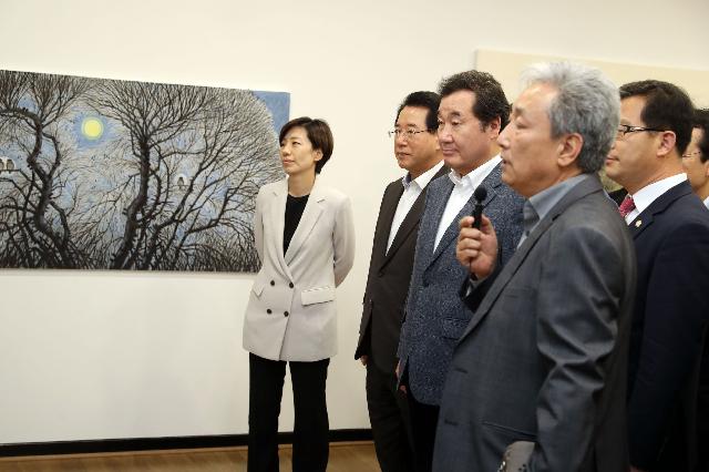 이낙연 국무총리와 수묵비엔날레 관람