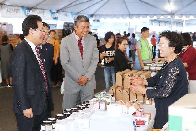 LA한인축제  입점 전남농수산물 업체 격려