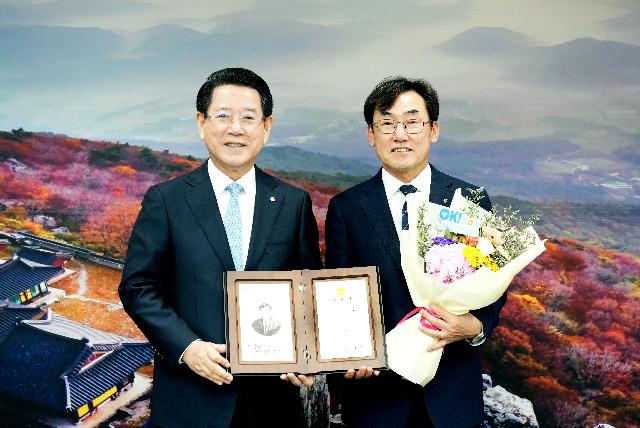 농협중앙회 전남본부, NH농협은행 전남본부 이임 본부장 감사패 전달