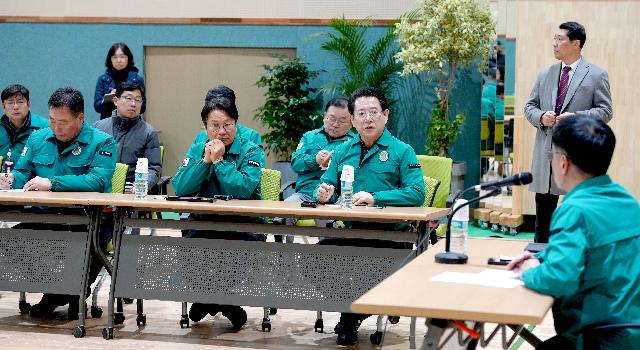 최상목 대통령 권한대행 부총리 겸 기획재정부 장관, 무안공항 항공기 폭발사고 긴급대책회